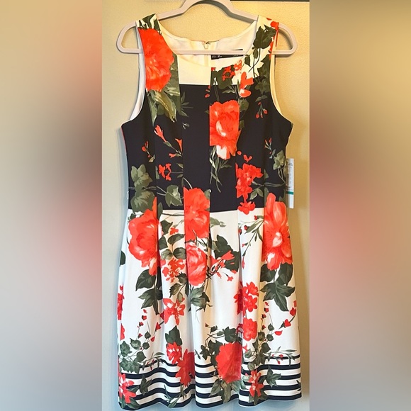 Leslie Fay Dresses & Skirts - Leslie Fay Floral Print Sleeveless Dress